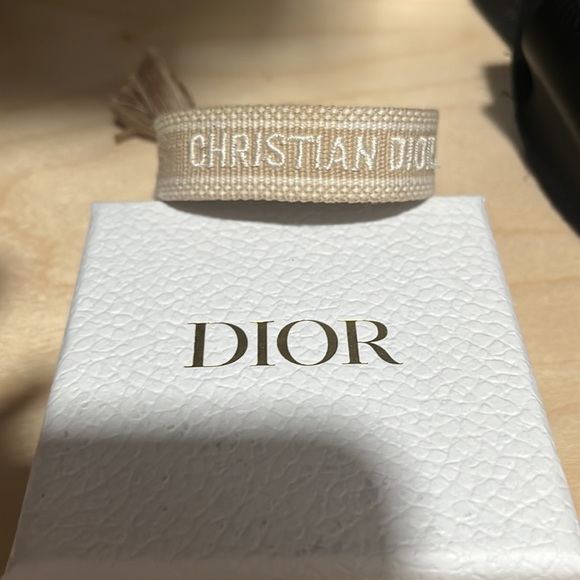 DIOR friendship bracelet stain on right side see second picture - Picture 3 of 3